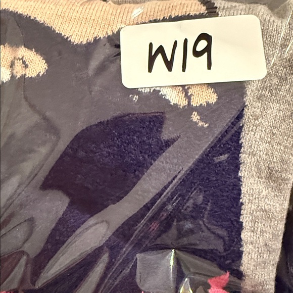 Lisa Todd Girl Power Cashmere blend sweater
W19 - Picture 7 of 7